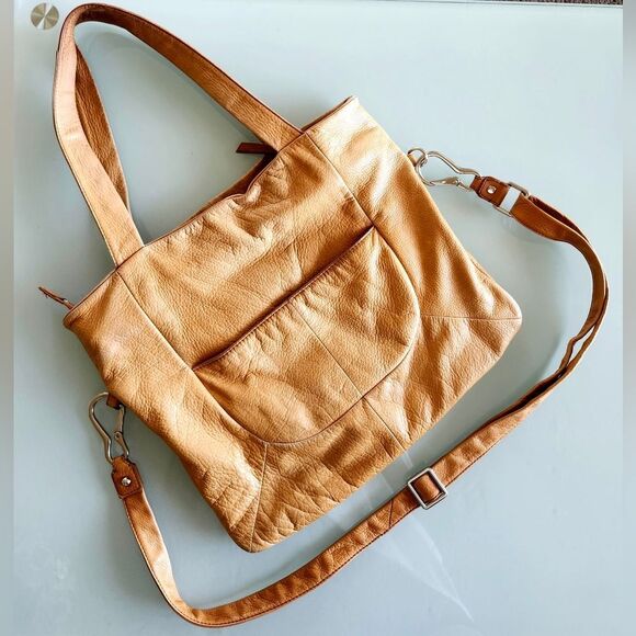 HOBO Handbags - HOBO Tan Leather Shoulder Bag